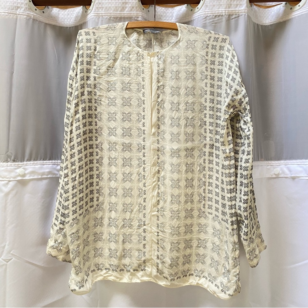 Vince. Cream White Black Geometric Shape Pattern Silk Flowy Blouse Keyhole Front
